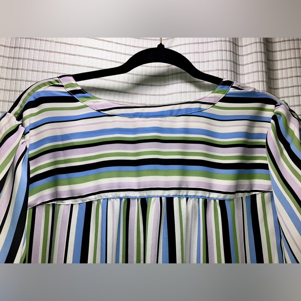 Torrid Harper Georgette Ruched Short
Sleeve Blouse size 4 - Picture 10 of 15